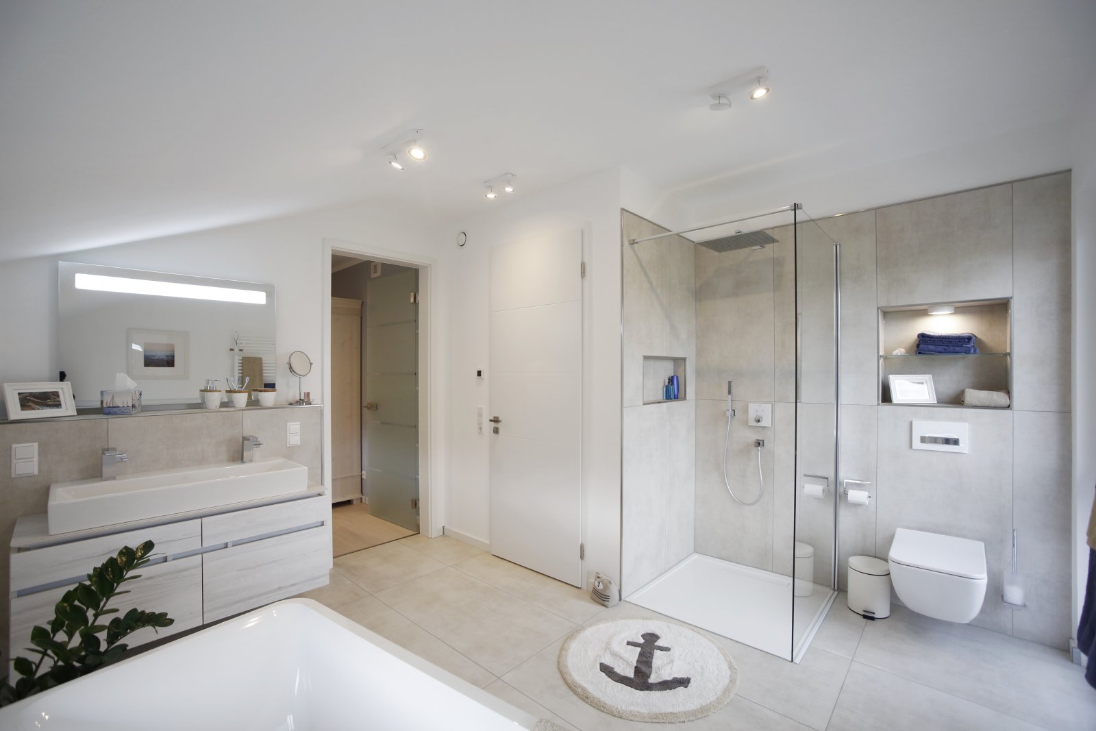 KOMPAKTES HAUS - DURCHDACHT BIS IN DEN LETZTEN WINKEL