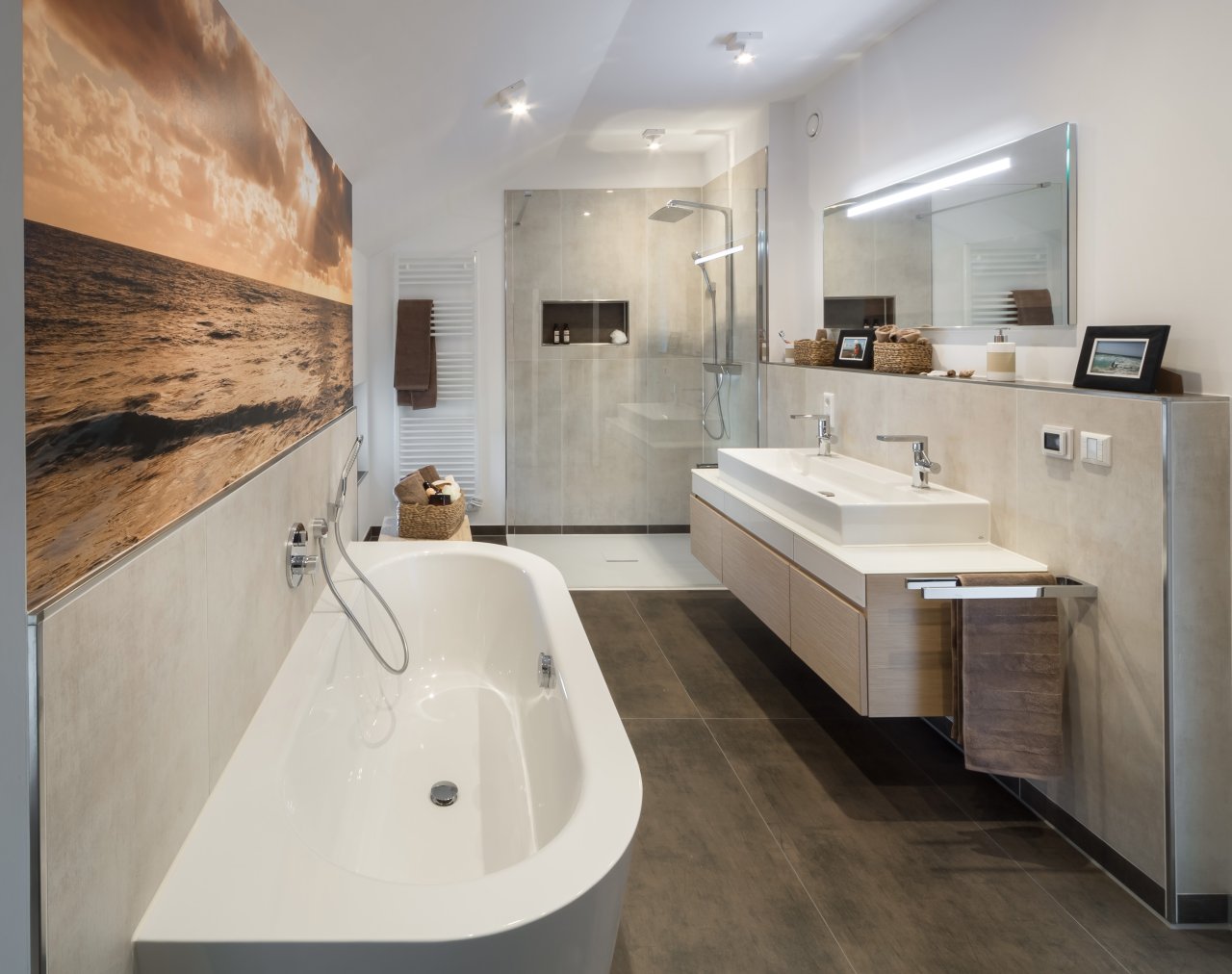 2 Familien in einem Haus ! Komplettpreis für beide Wohnungen und mit Grundstück berechnet ! 