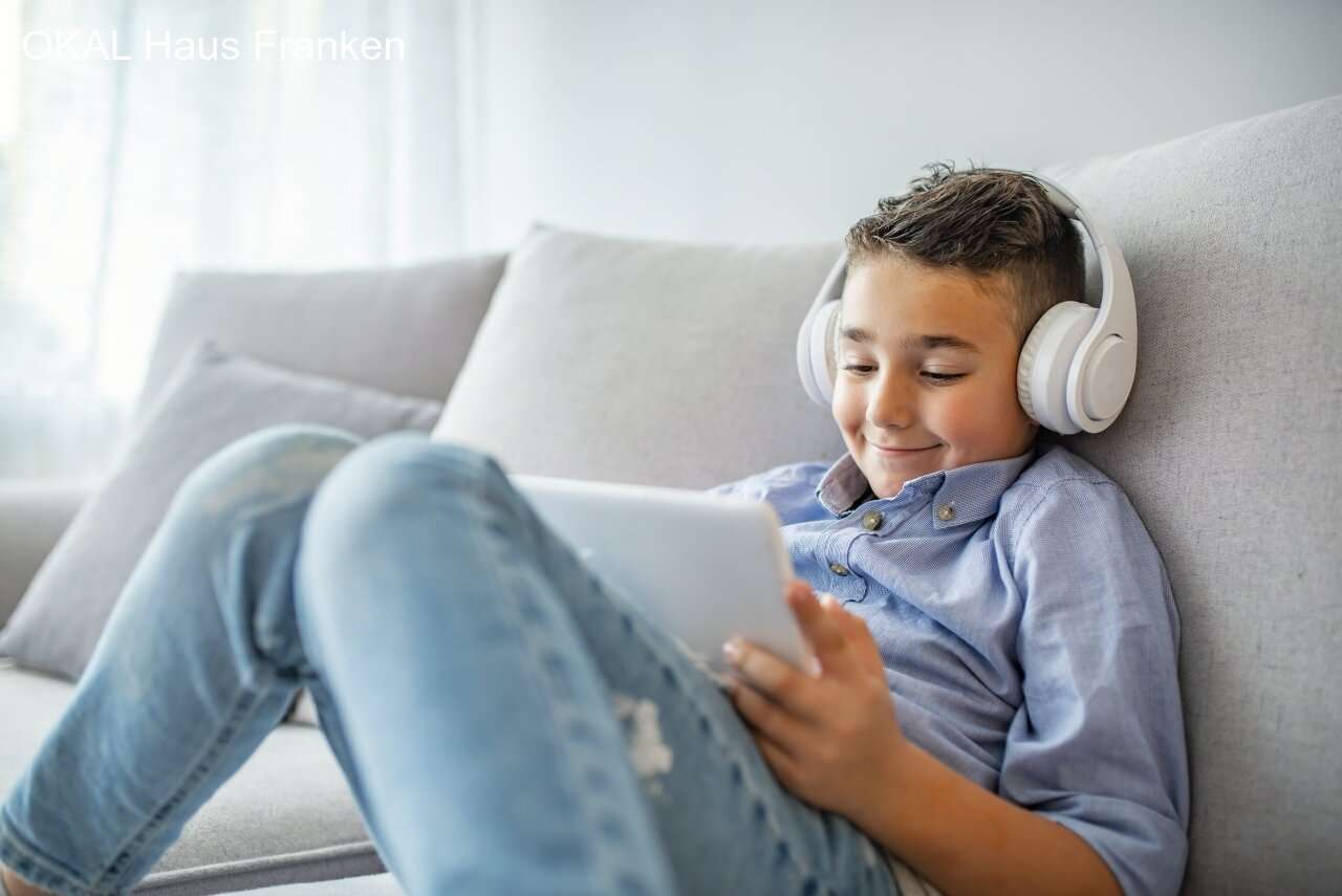 Ein­fa­mi­li­en­haus mit integriertem Carport und Keller inkl. Grundstück