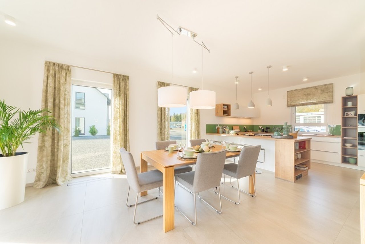 Esszimmer und Küche